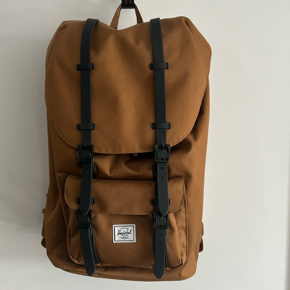 Hershell backpack, like new